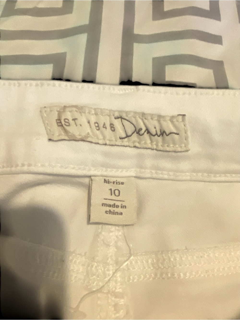 Women’s High-Rise White Denim Button Up Flare Jeans Frayed Hem NWT Size 10 - Picture 9 of 9